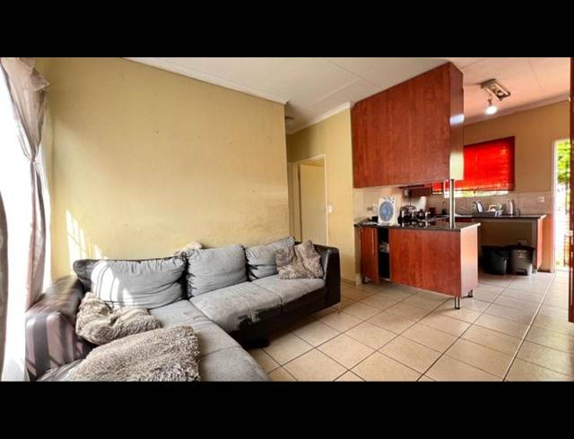 2 BEDROOM TOWNHOUSE FOR SALE IN THE ORCHARDS